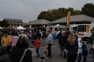 From Greece, Italy and Birmingham, NY, the Syracuse Food Trucks Foodie Fest shares cuisine from various cultures with the Syracuse community. Beyond food, the event offered artisan goods and live music.
